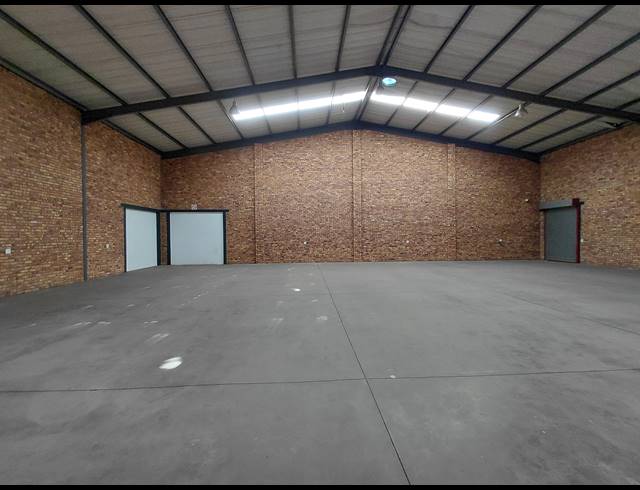 630M² WAREHOUSE TO LET IN BRENTWOOD PARK